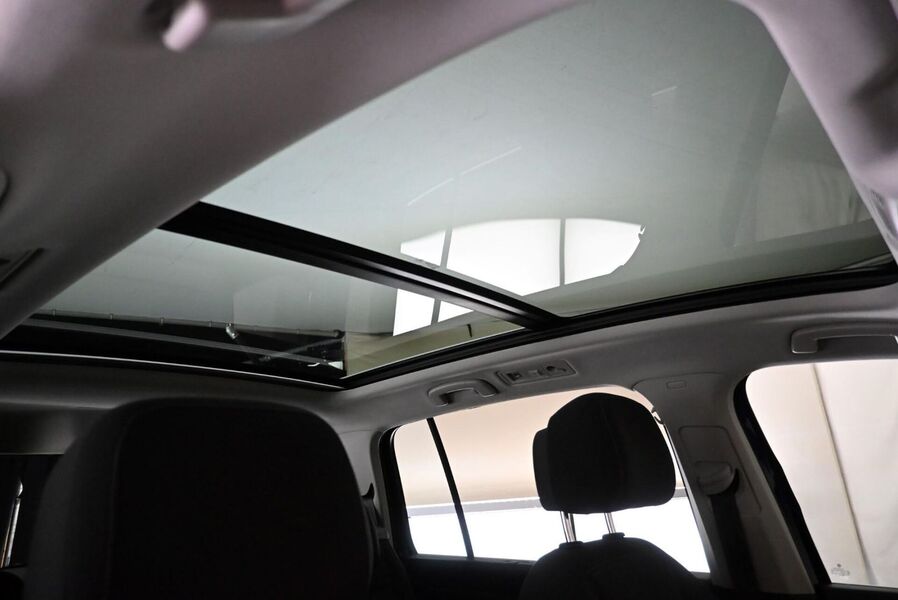 Volkswagen Touran vaihtoauto