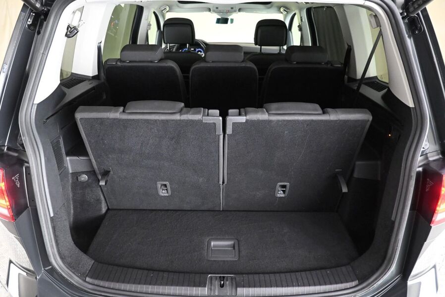 Volkswagen Touran vaihtoauto