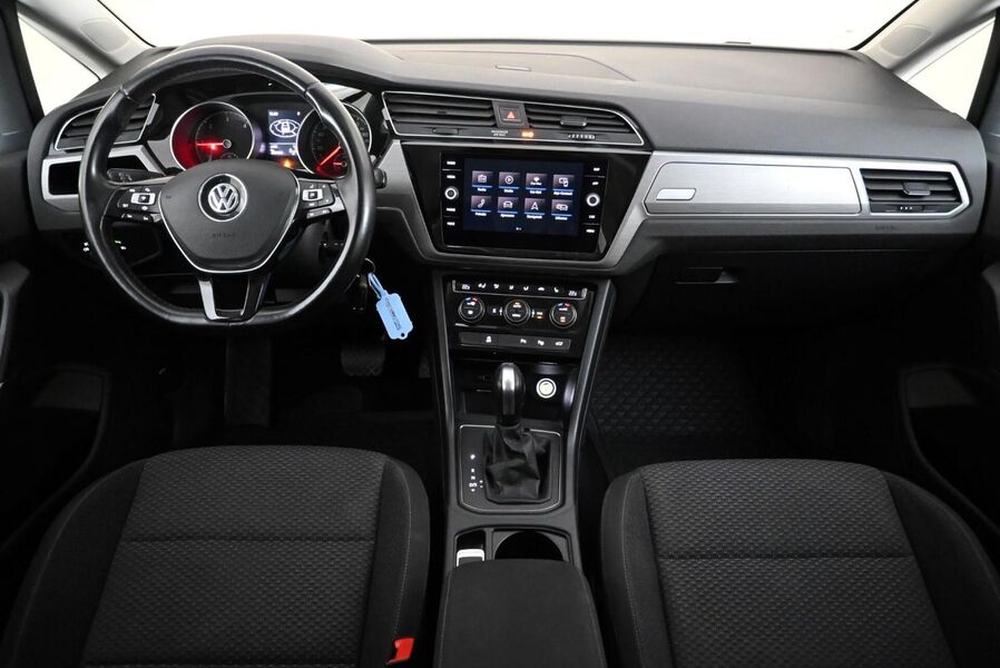 Volkswagen Touran vaihtoauto