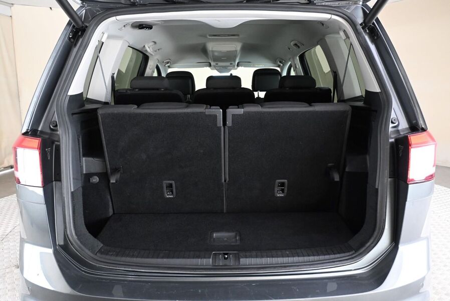 Volkswagen Touran vaihtoauto