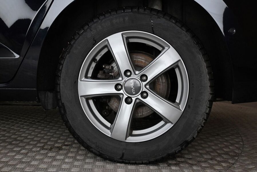 Volkswagen Touran vaihtoauto