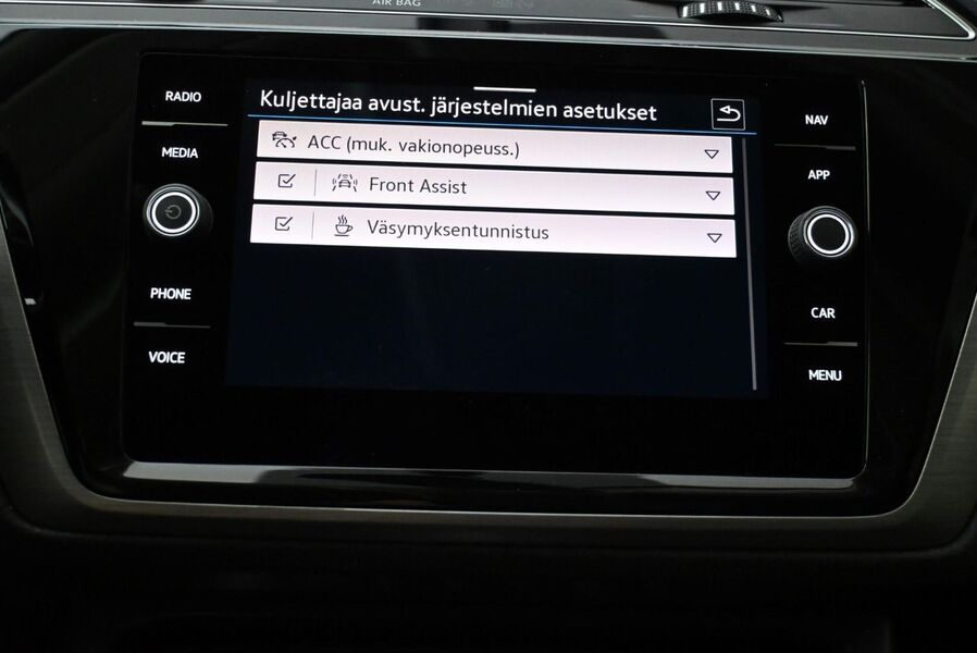 Volkswagen Touran vaihtoauto