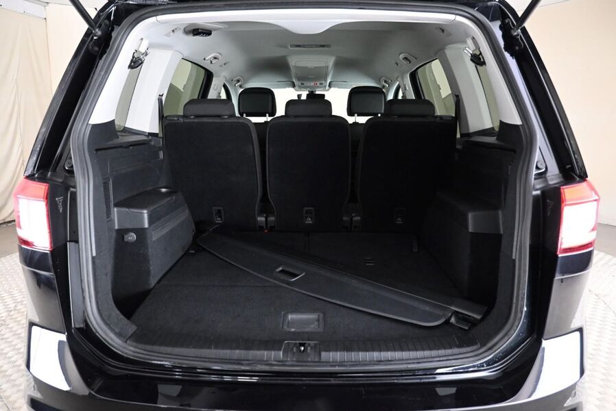 Volkswagen Touran vaihtoauto