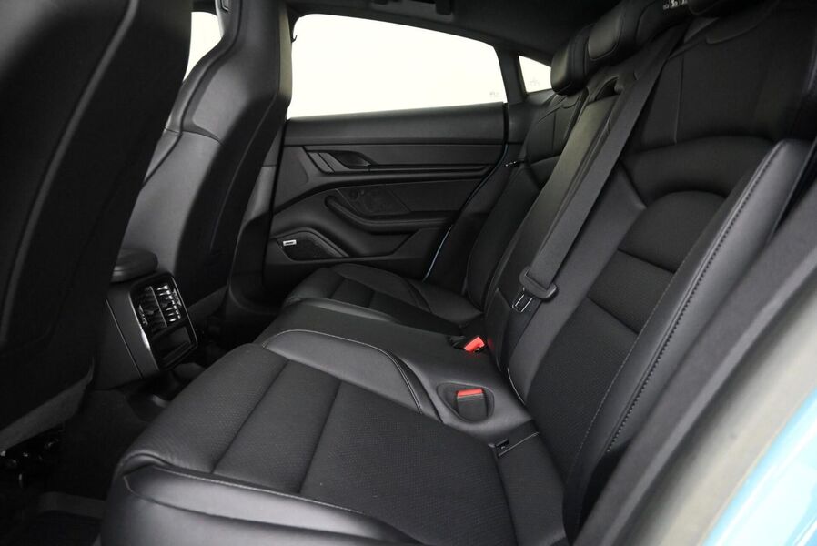 Porsche Taycan vaihtoauto