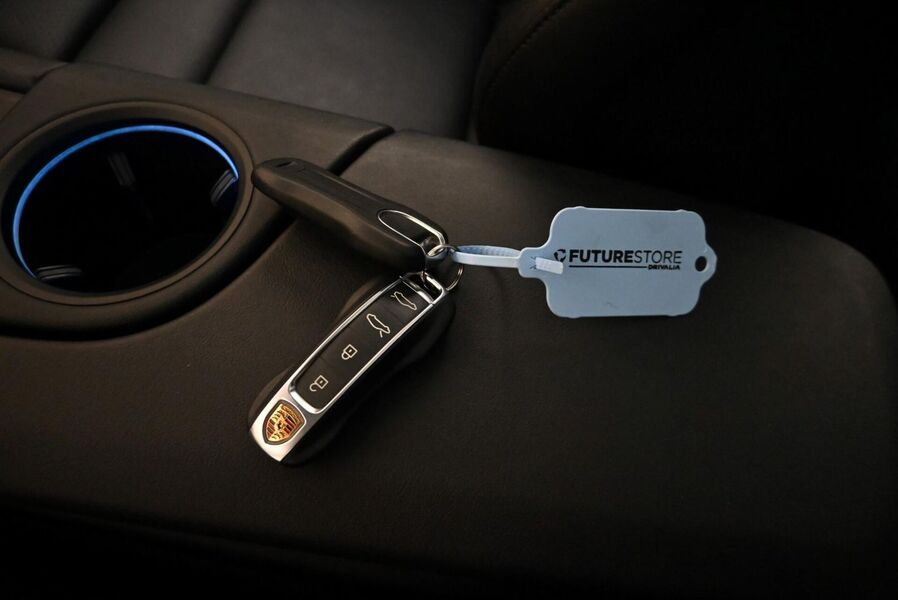 Porsche Taycan vaihtoauto