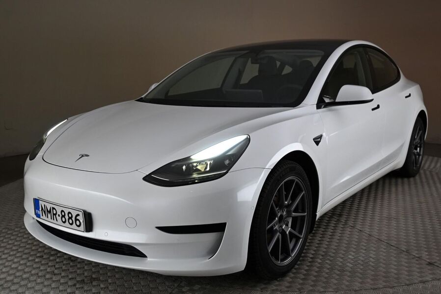 Tesla Model 3 vaihtoauto