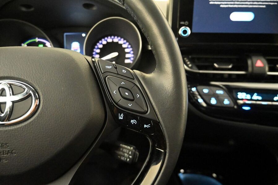 Toyota C-HR vaihtoauto