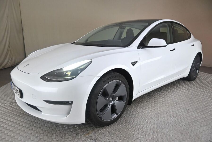 Tesla Model 3 vaihtoauto