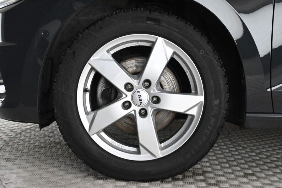 Volkswagen Touran vaihtoauto