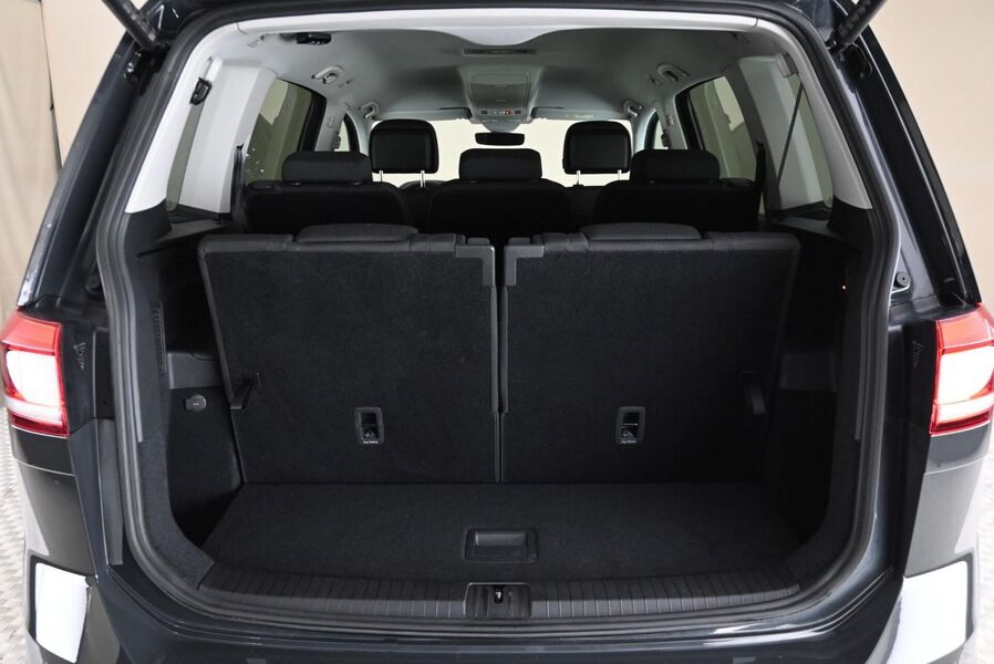 Volkswagen Touran vaihtoauto