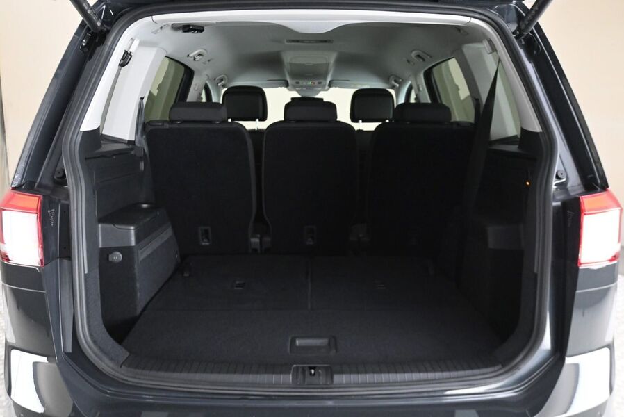 Volkswagen Touran vaihtoauto