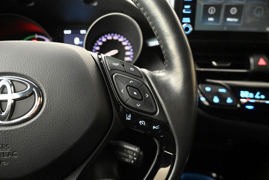 Toyota C-HR vaihtoauto