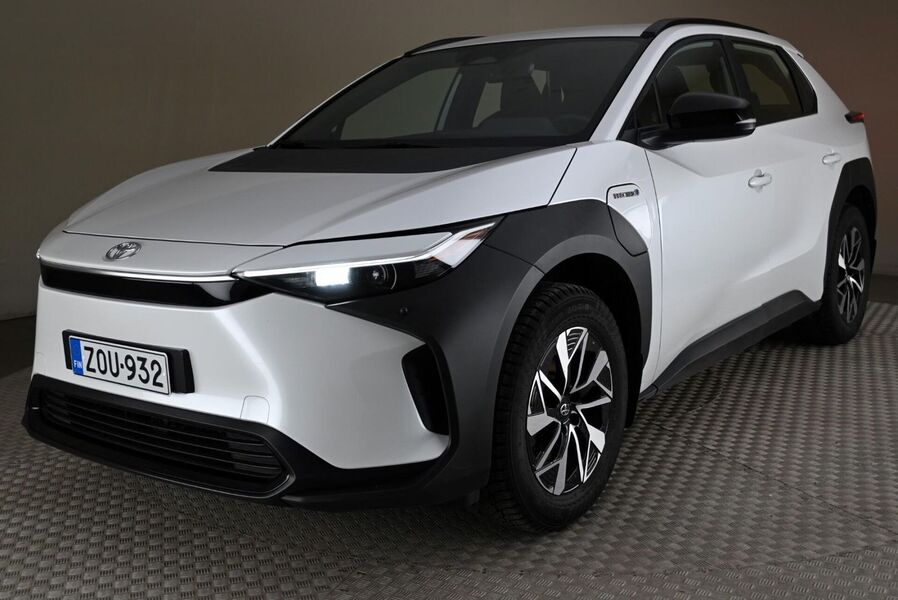 Toyota bZ4X vaihtoauto