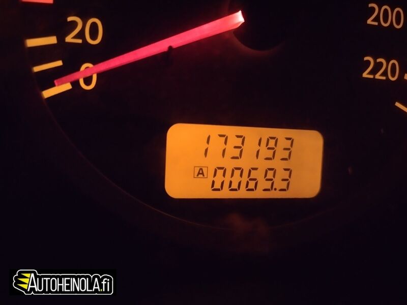 Nissan Almera Tino vaihtoauto