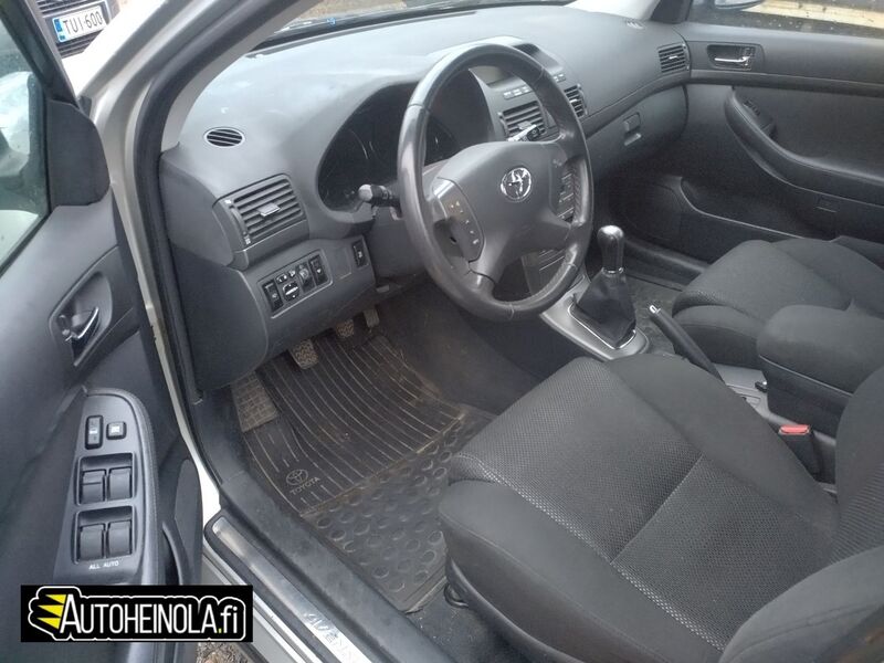 Toyota Avensis vaihtoauto