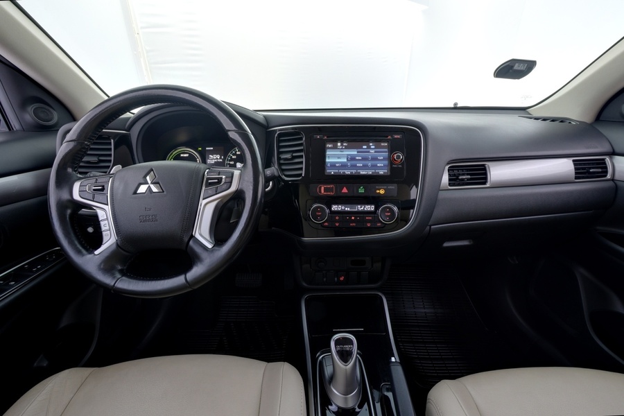 Mitsubishi Outlander PHEV vaihtoauto