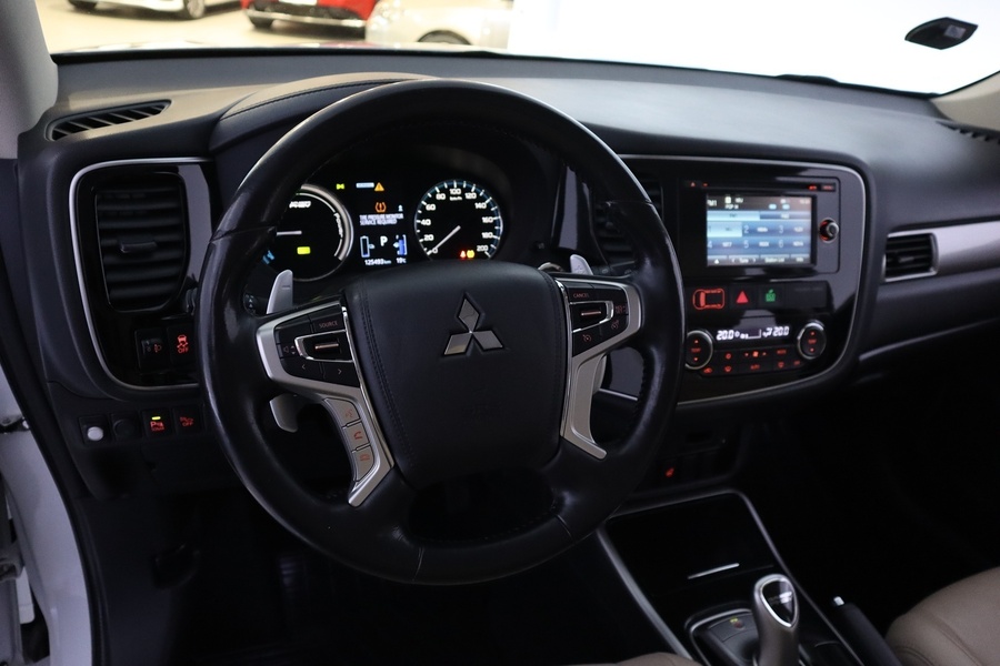 Mitsubishi Outlander PHEV vaihtoauto