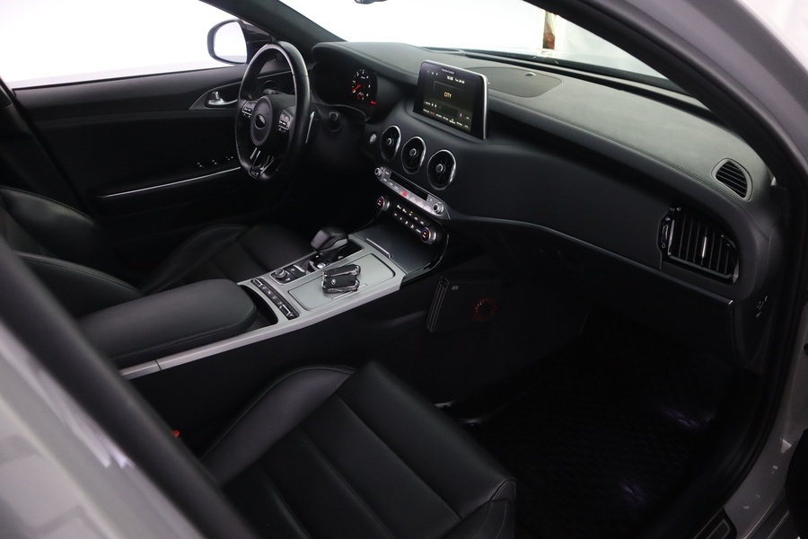 Kia Stinger vaihtoauto