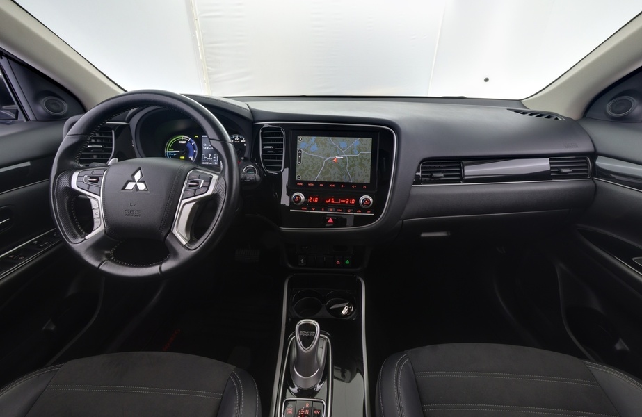 Mitsubishi Outlander PHEV vaihtoauto