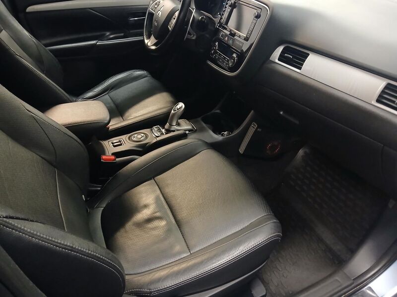 Mitsubishi Outlander PHEV vaihtoauto