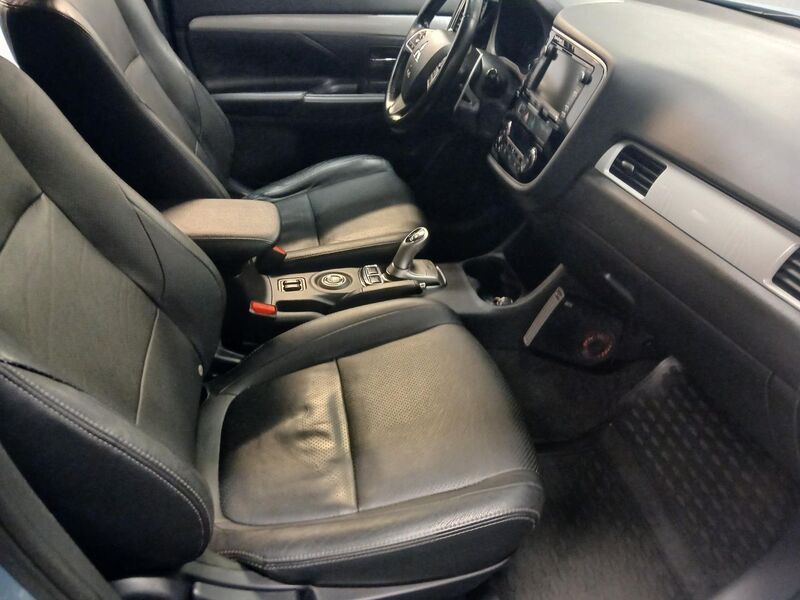 Mitsubishi Outlander PHEV vaihtoauto