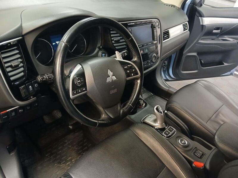 Mitsubishi Outlander PHEV vaihtoauto