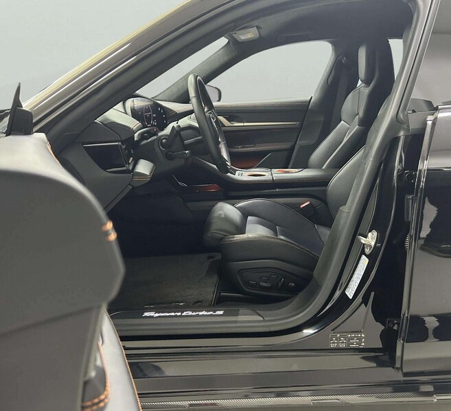 Porsche Taycan vaihtoauto