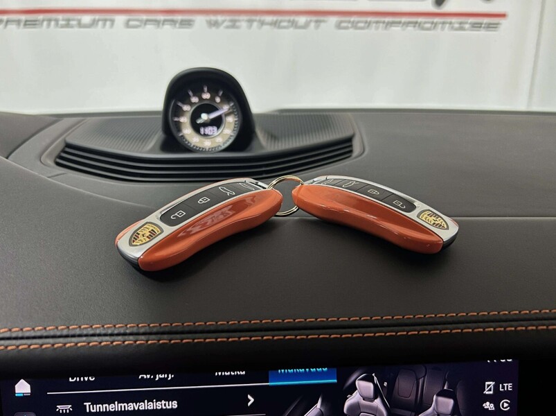 Porsche Taycan vaihtoauto