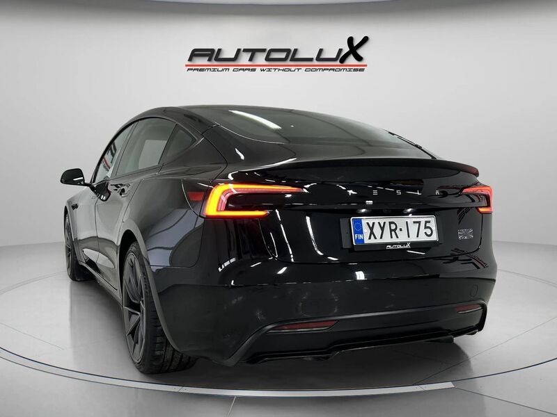 Tesla Model 3 vaihtoauto