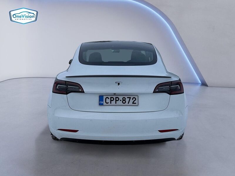 Tesla Model 3 vaihtoauto