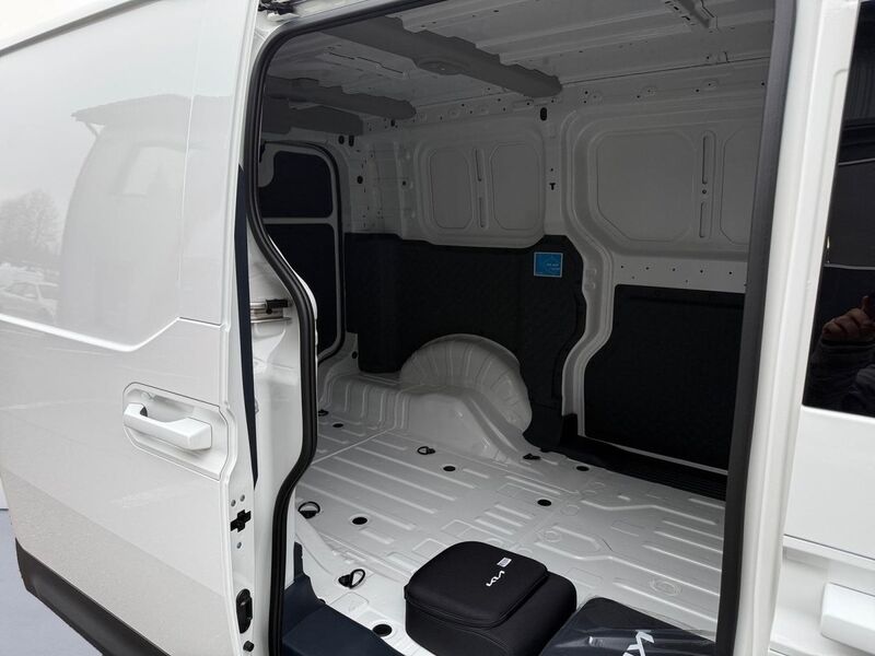 Kia PV5 Cargo vaihtoauto