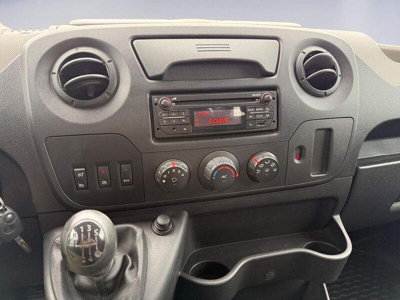 Nissan NV400 vaihtoauto
