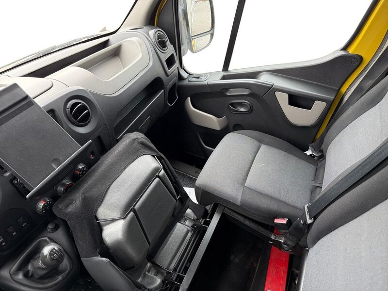 Nissan NV400 vaihtoauto
