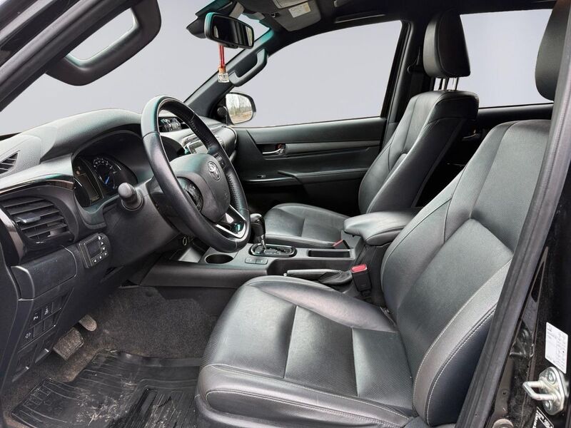 Toyota Hilux vaihtoauto