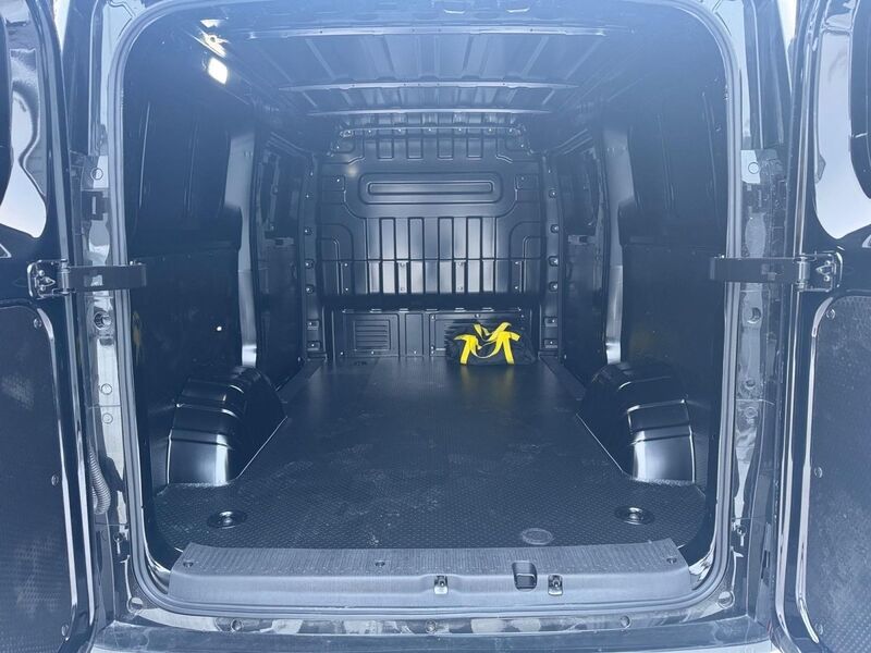 Maxus e-Deliver 5 vaihtoauto