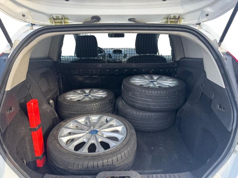 Ford Fiesta Van vaihtoauto