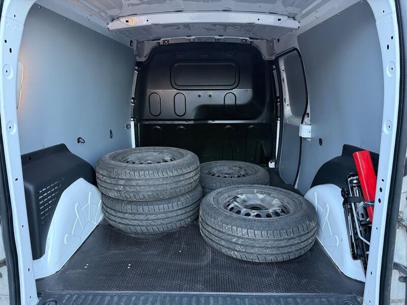 Nissan NV250 vaihtoauto