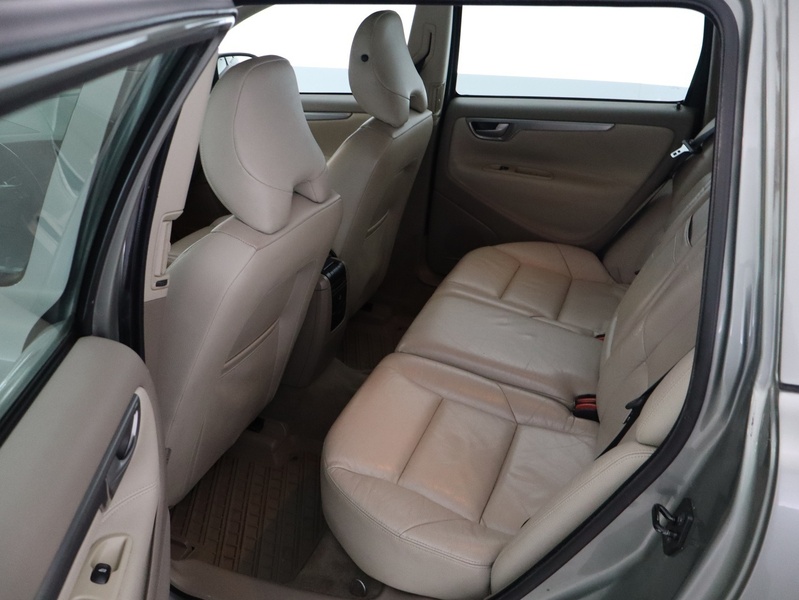 Volvo V70 vaihtoauto