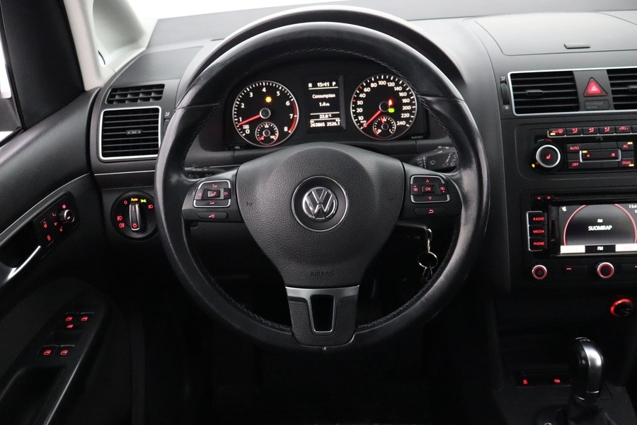 Volkswagen Touran vaihtoauto
