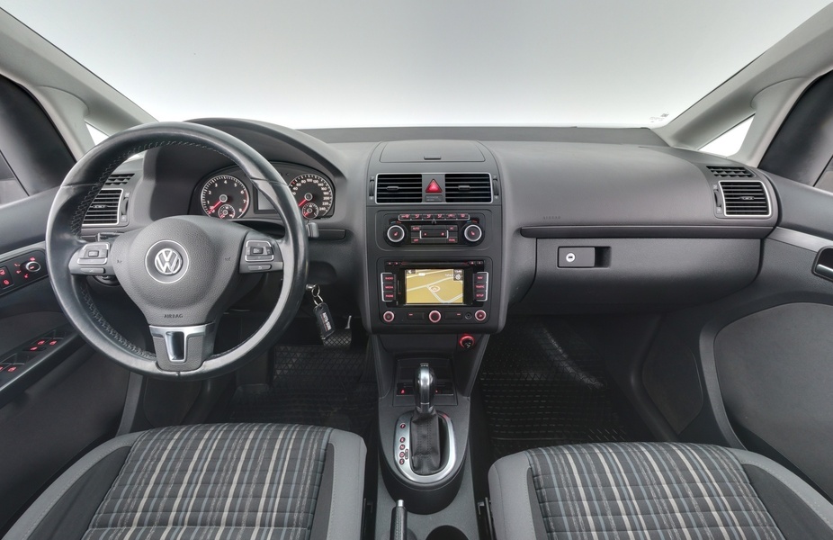 Volkswagen Touran vaihtoauto