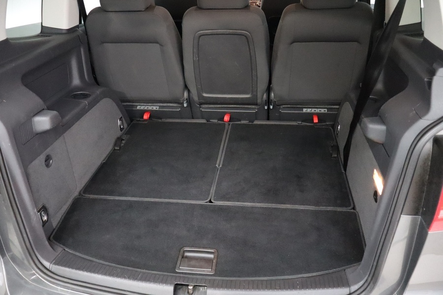 Volkswagen Touran vaihtoauto