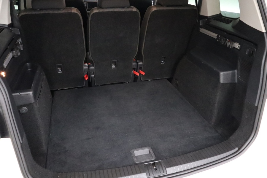 Volkswagen Touran vaihtoauto