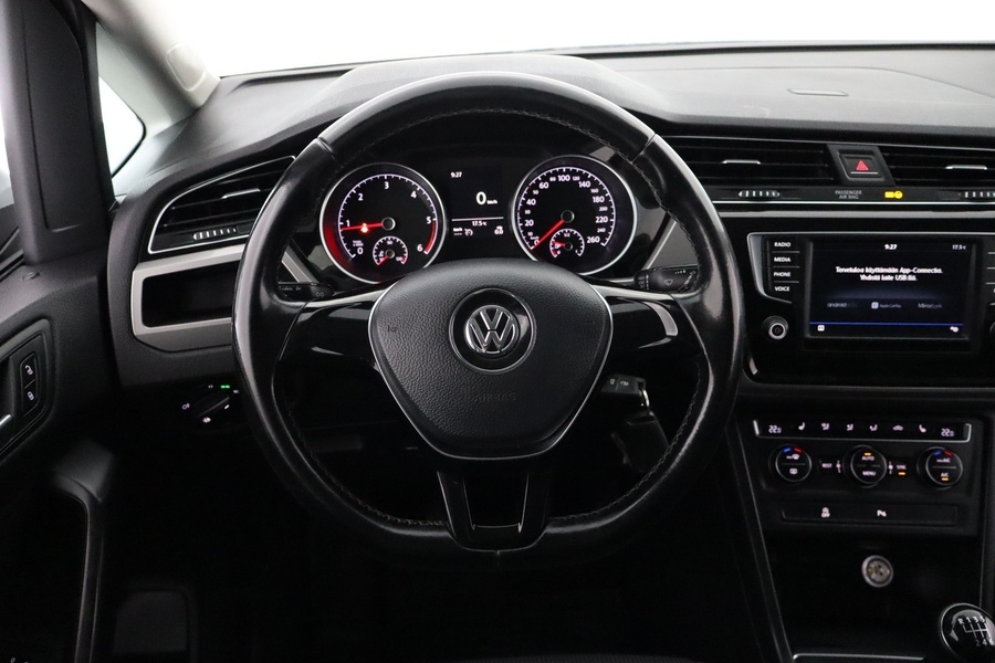 Volkswagen Touran vaihtoauto