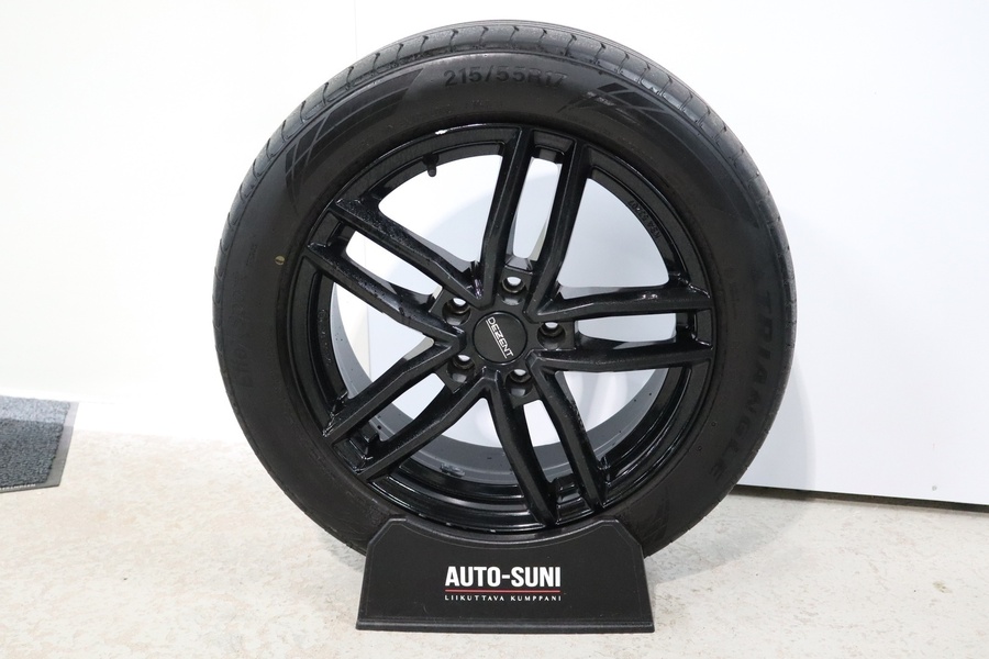 Volkswagen Touran vaihtoauto