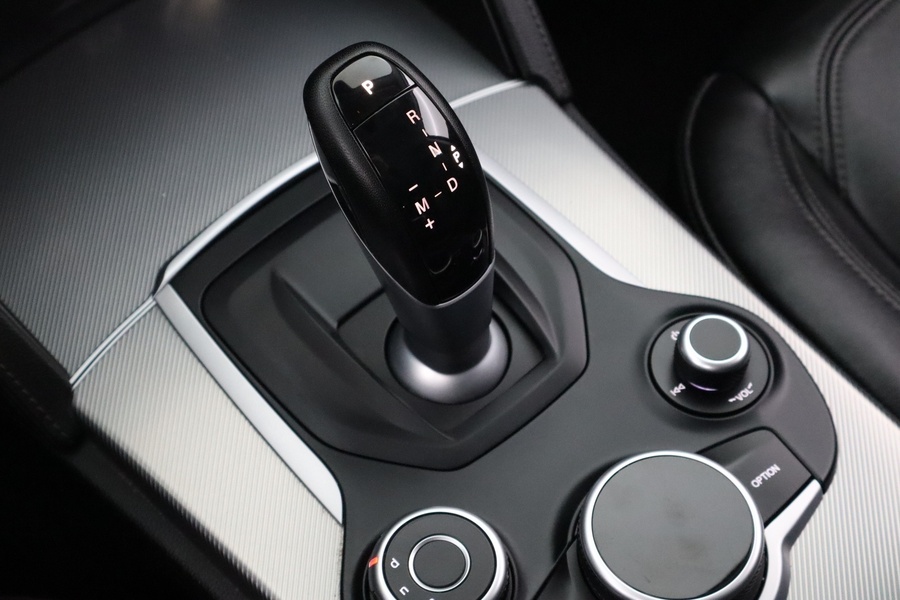 Alfa Romeo Stelvio vaihtoauto