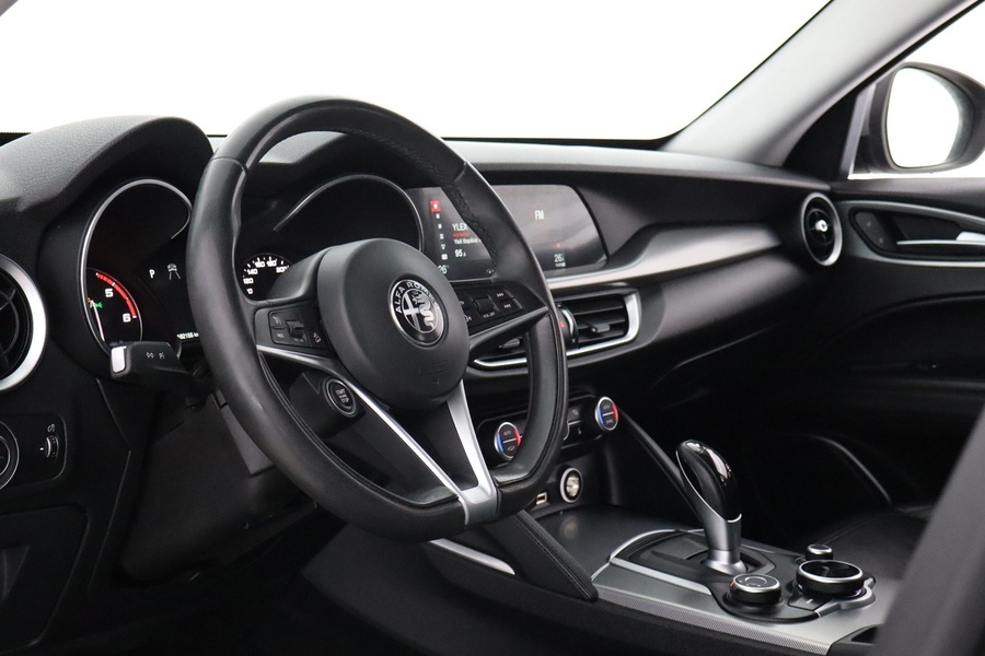 Alfa Romeo Stelvio vaihtoauto