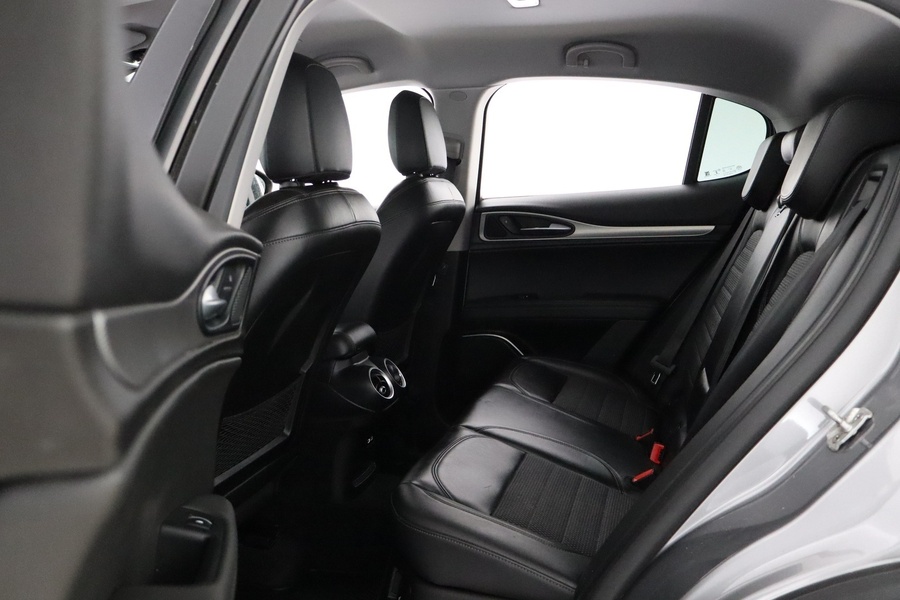 Alfa Romeo Stelvio vaihtoauto