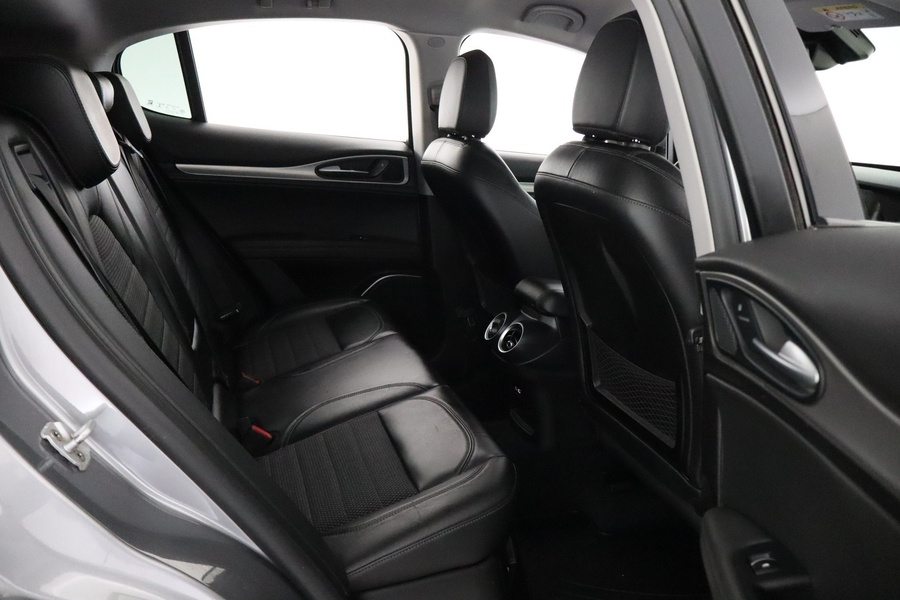 Alfa Romeo Stelvio vaihtoauto