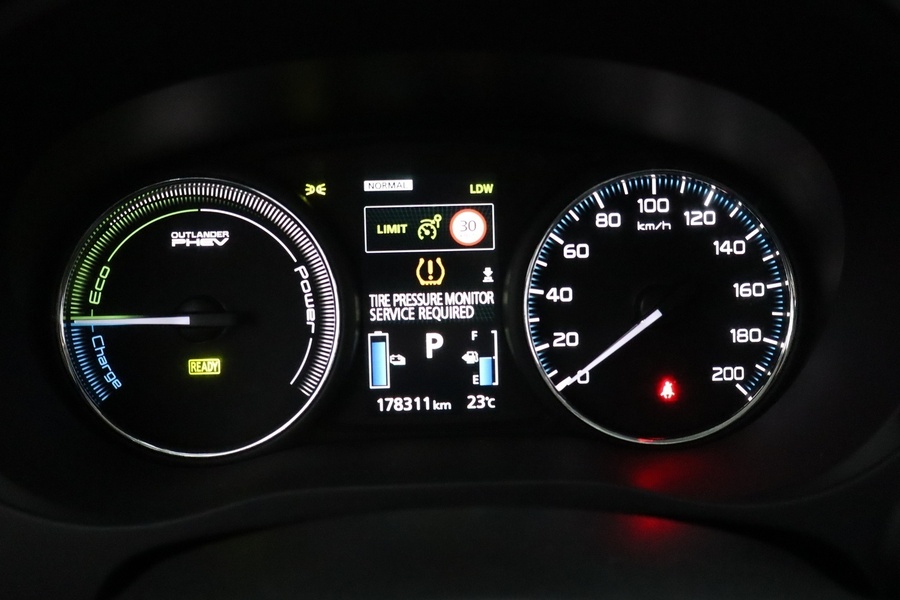 Mitsubishi Outlander PHEV vaihtoauto