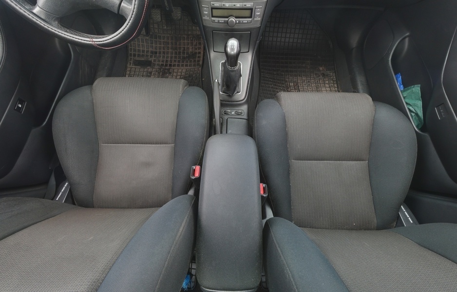 Toyota Avensis vaihtoauto